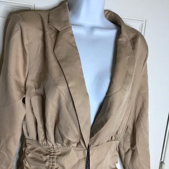 PrettyLittleThing Women's Ruched Deep Plunge Blazer Dress Beige NEW ~ Size 4 - Picture 2 of 9